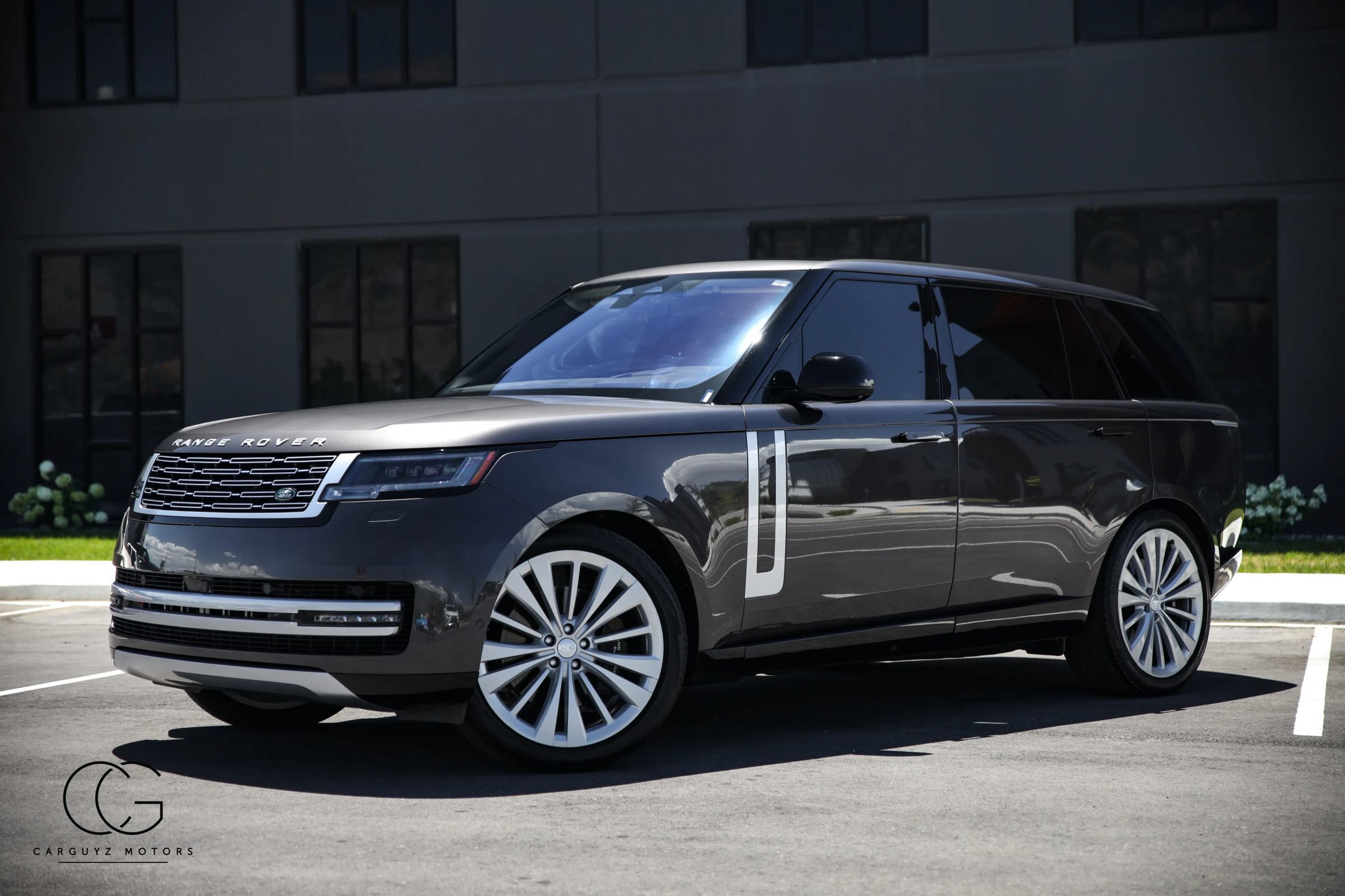 Used 2023 Land Rover Range Rover Long Wheelbase First Edition AWD/4WD image 3