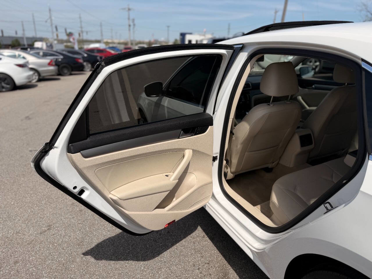 Used 2014 Volkswagen Passat TDI SE FWD image 17