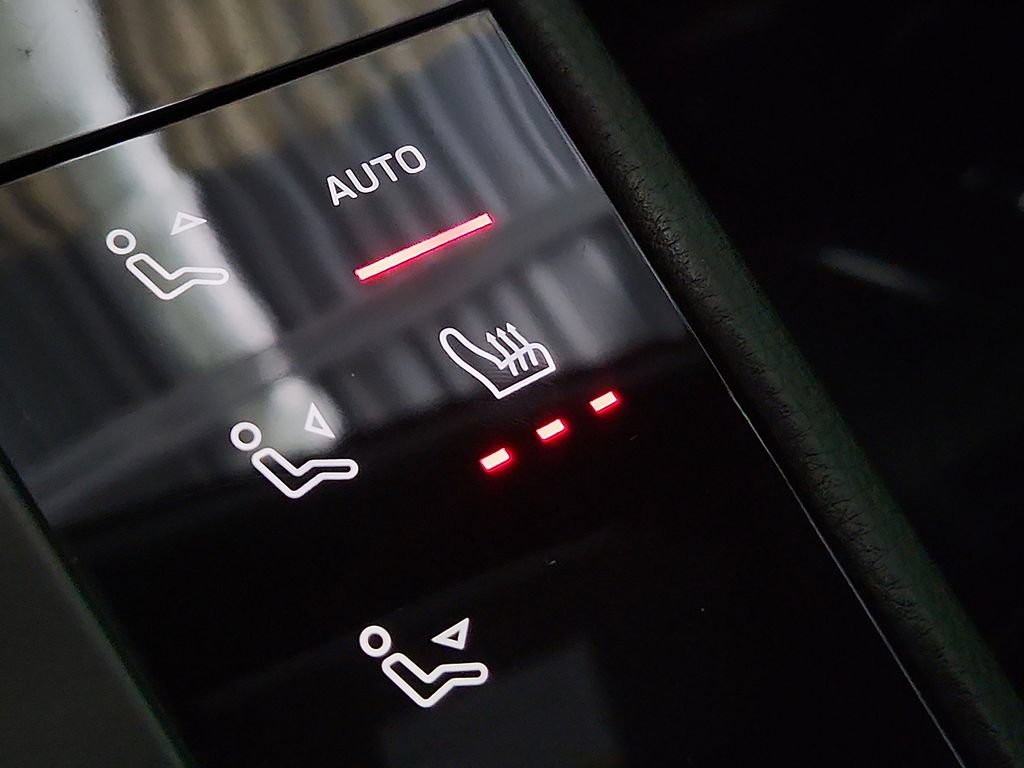 Certified 2026 Porsche Macan AWD/4WD image 25