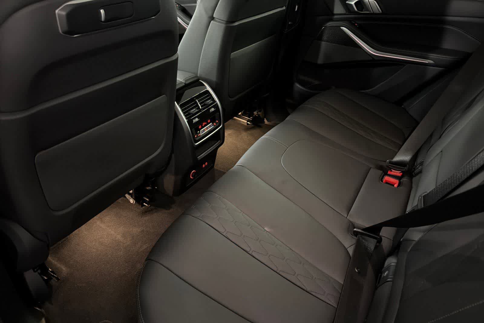 Used 2024 BMW X5 M60i image 4