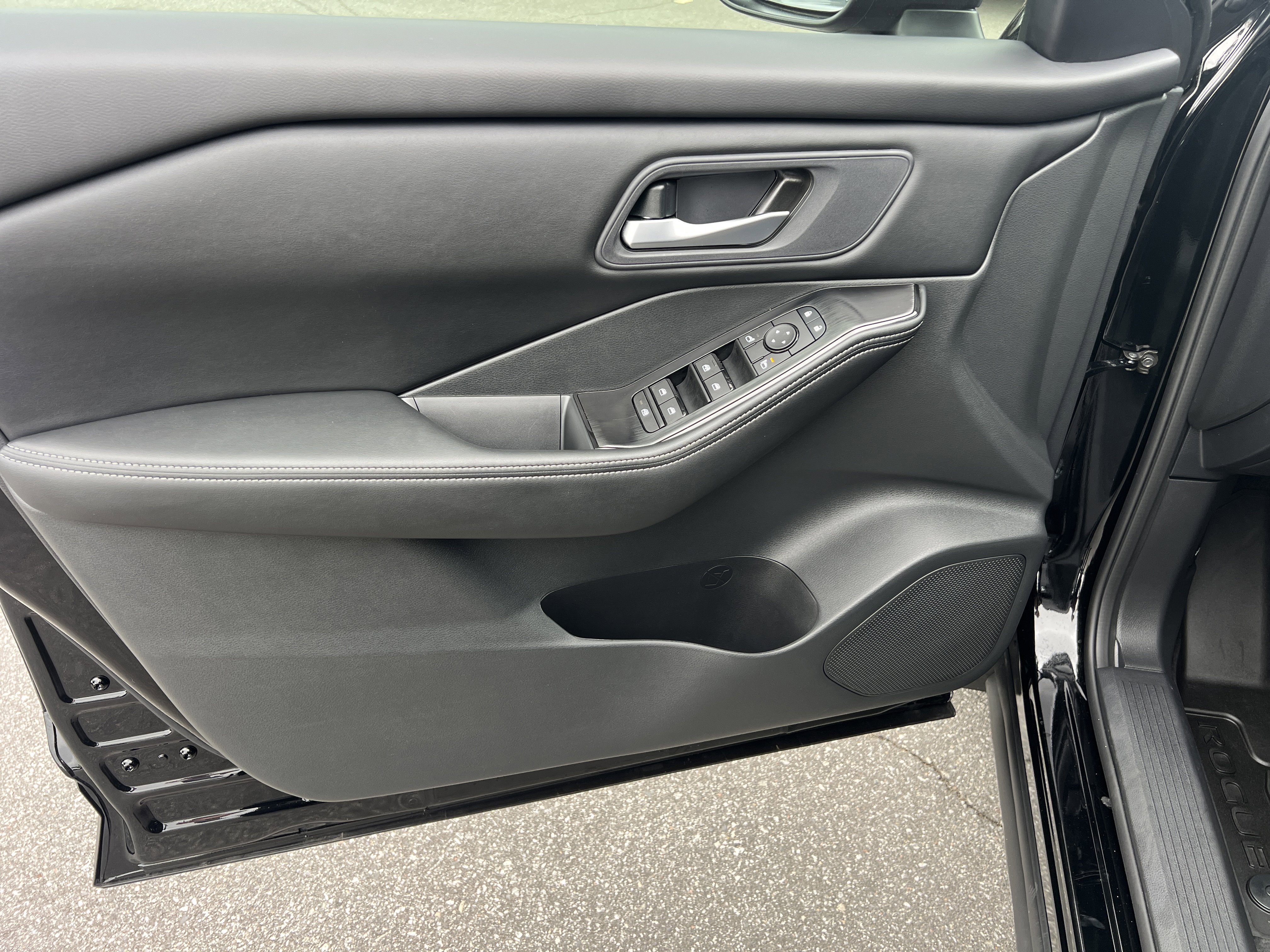 Certified 2026 Nissan Rogue SV FWD image 44