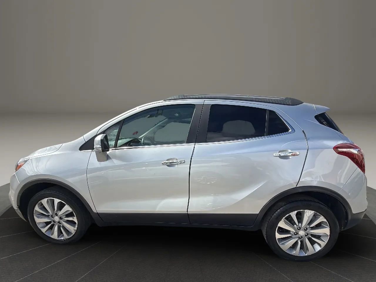Used 2018 Buick Encore Preferred image 8