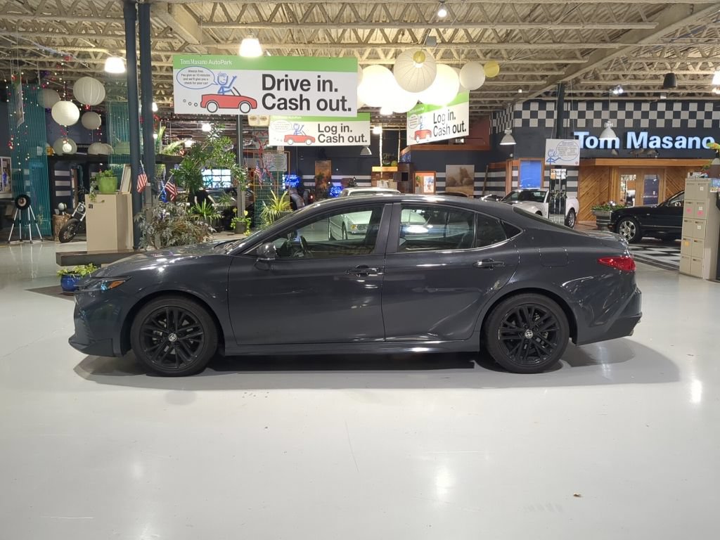 Used 2025 Toyota Camry SE FWD image 11
