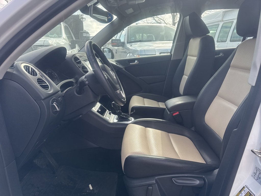 Used 2017 Volkswagen Tiguan Limited image 16