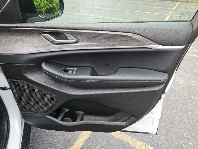 Used 2024 Jeep Grand Cherokee L Limited image 15