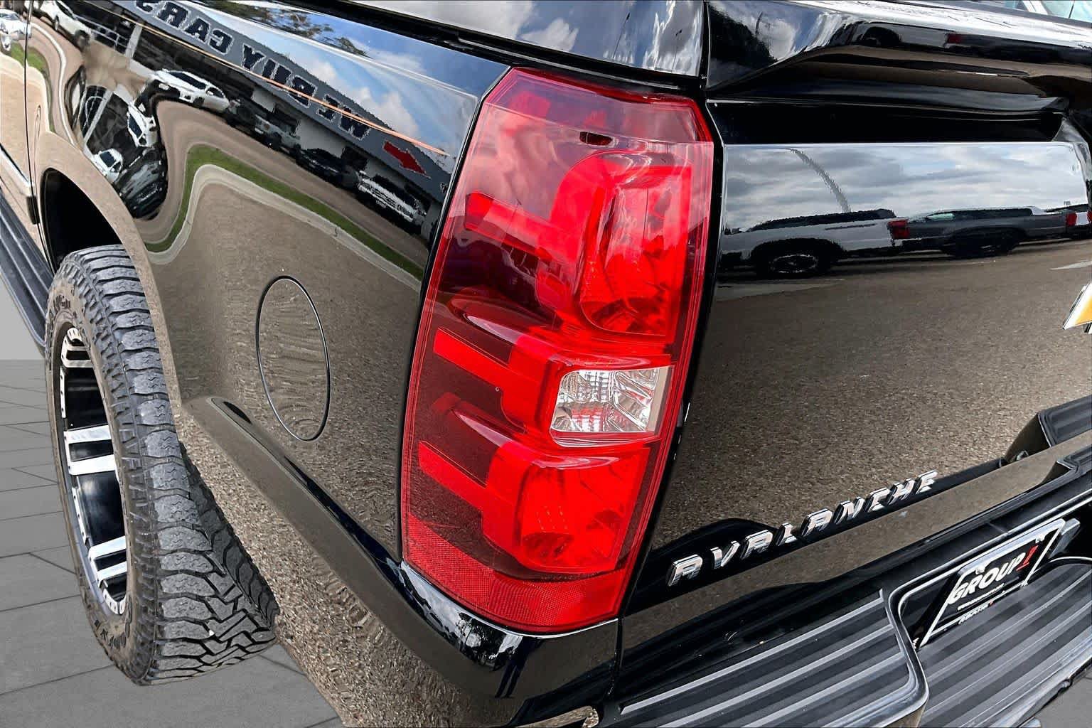 Used 2012 Chevrolet Avalanche LTZ AWD/4WD image 30