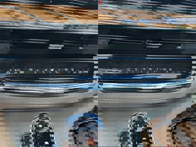 Used 2022 Cadillac Escalade ESV Premium Luxury Platinum image 15