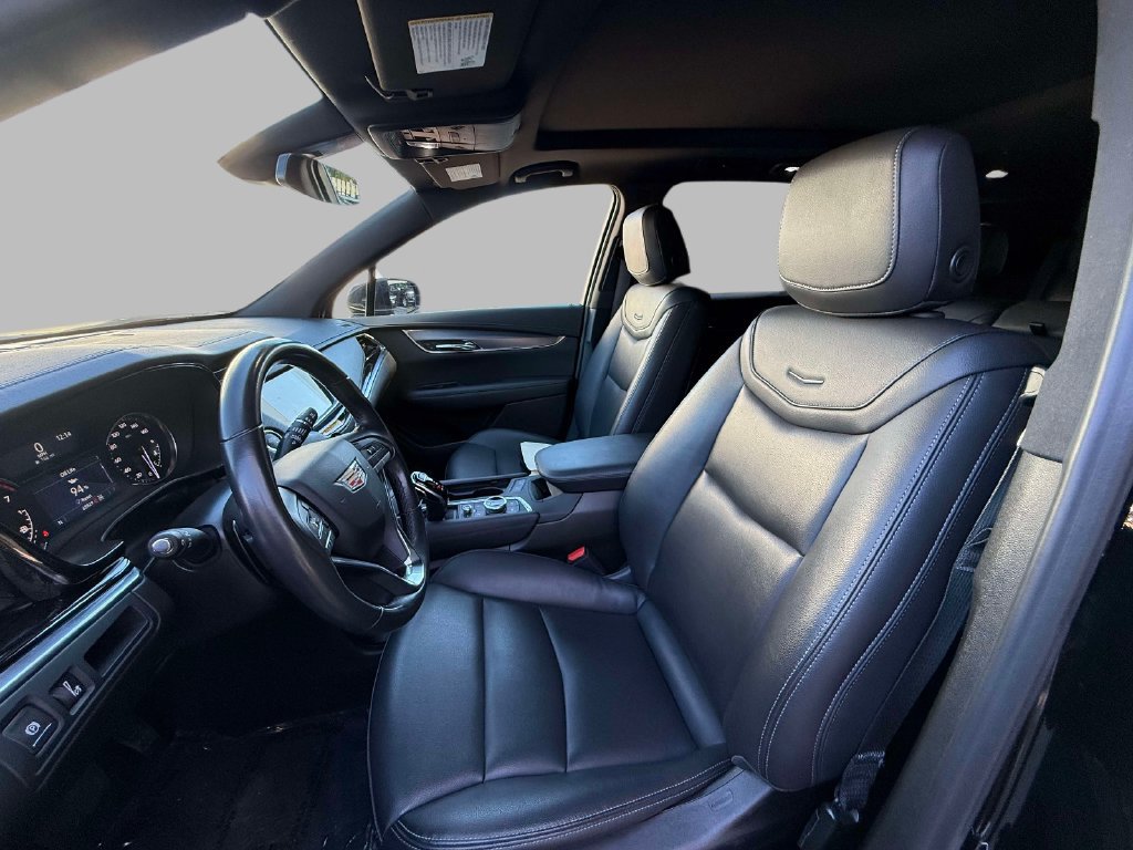 Used 2025 Cadillac XT6 Luxury AWD/4WD image 2