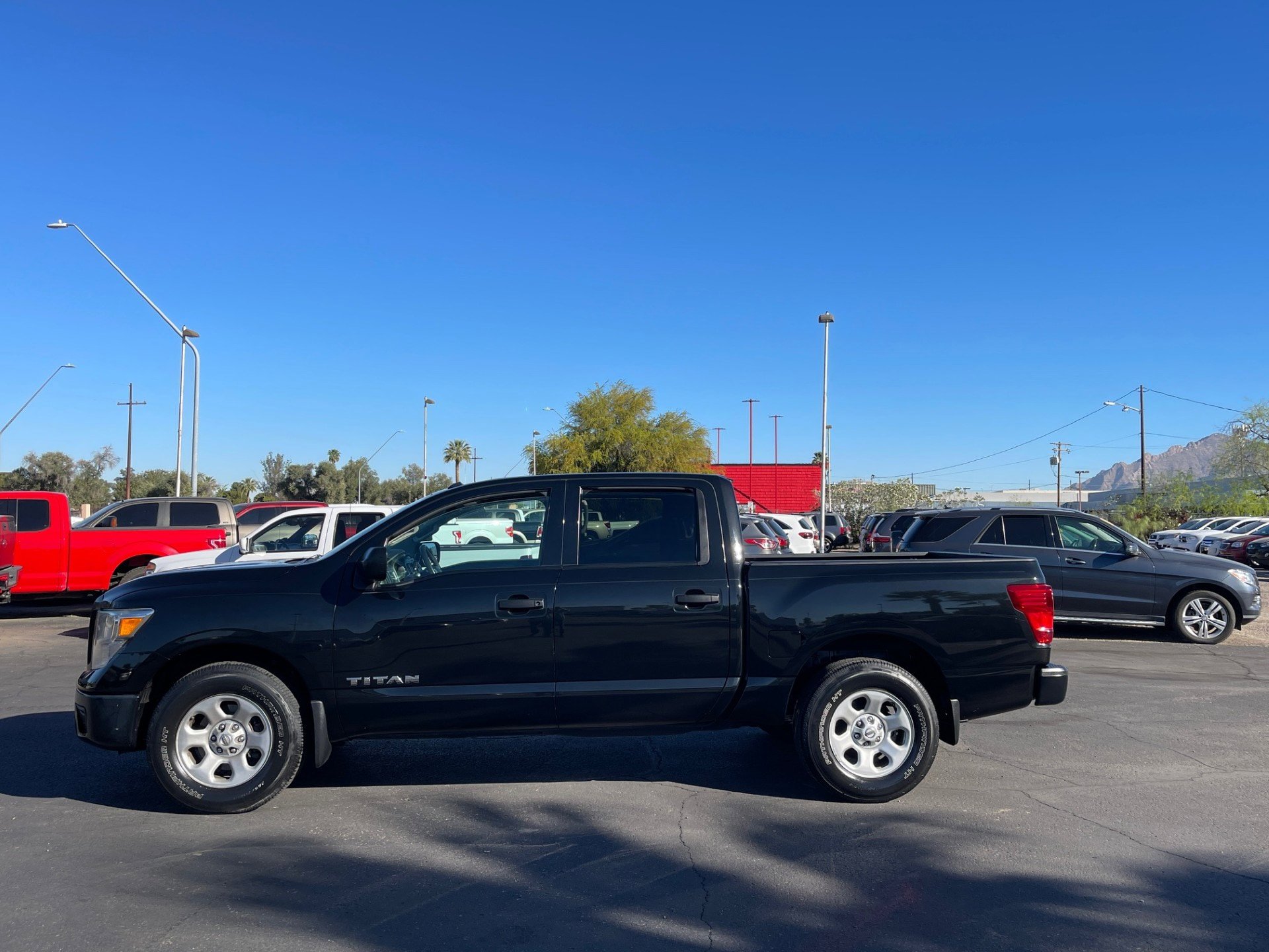 Used 2019 Nissan Titan S RWD image 2