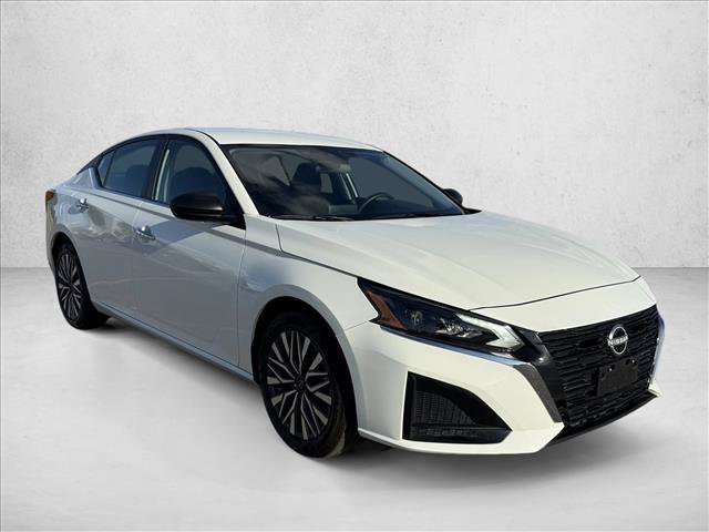 Used 2025 Nissan Altima 2.5 SV FWD image 3