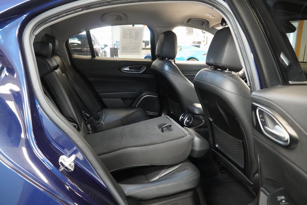 Used 2018 Alfa Romeo Giulia AWD image 23