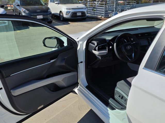 Used 2018 Toyota Camry LE image 34