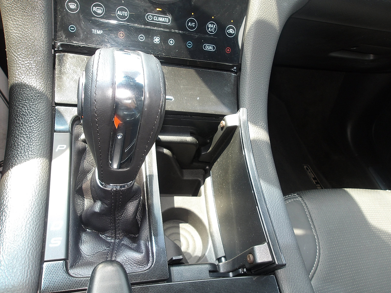 Used 2018 Ford Taurus Limited AWD/4WD image 18