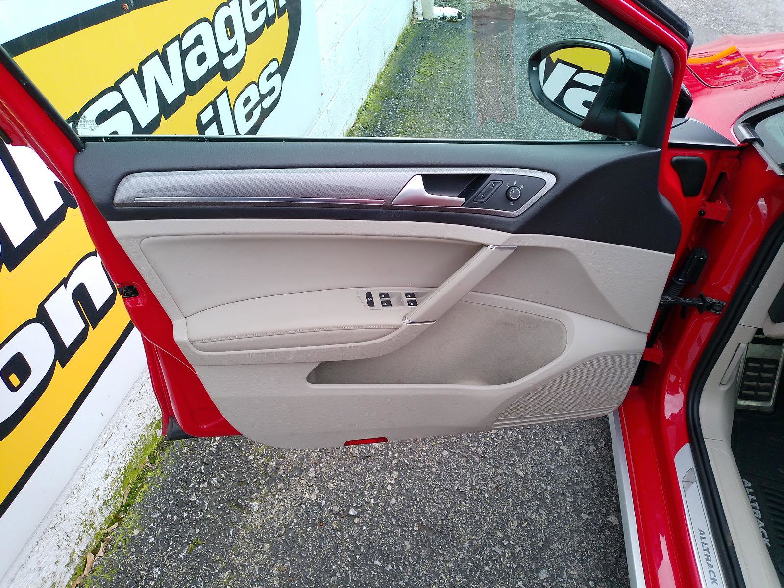 Used 2017 Volkswagen Golf Alltrack SE AWD/4WD image 12