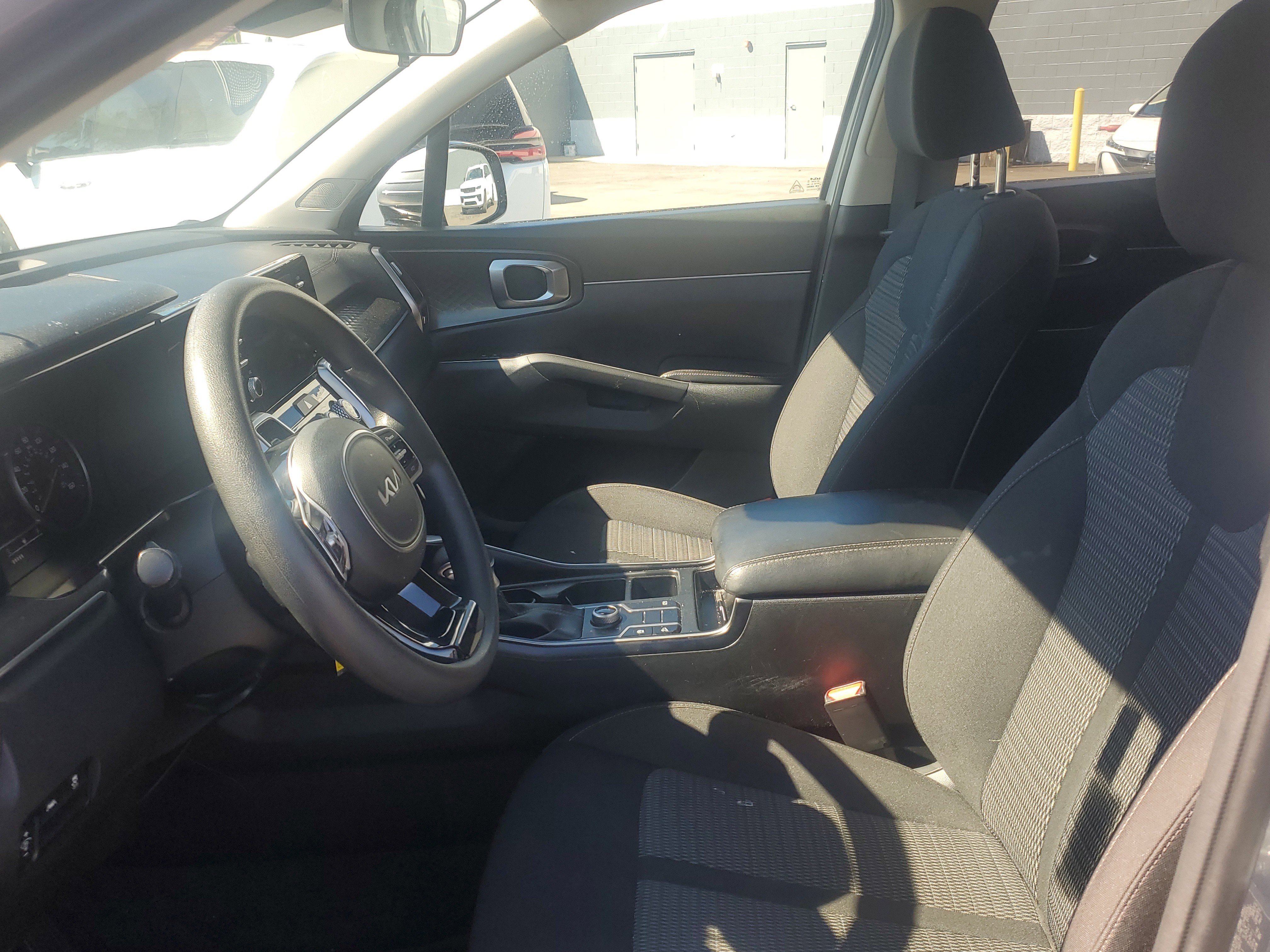 Used 2023 Kia Sorento LX image 12