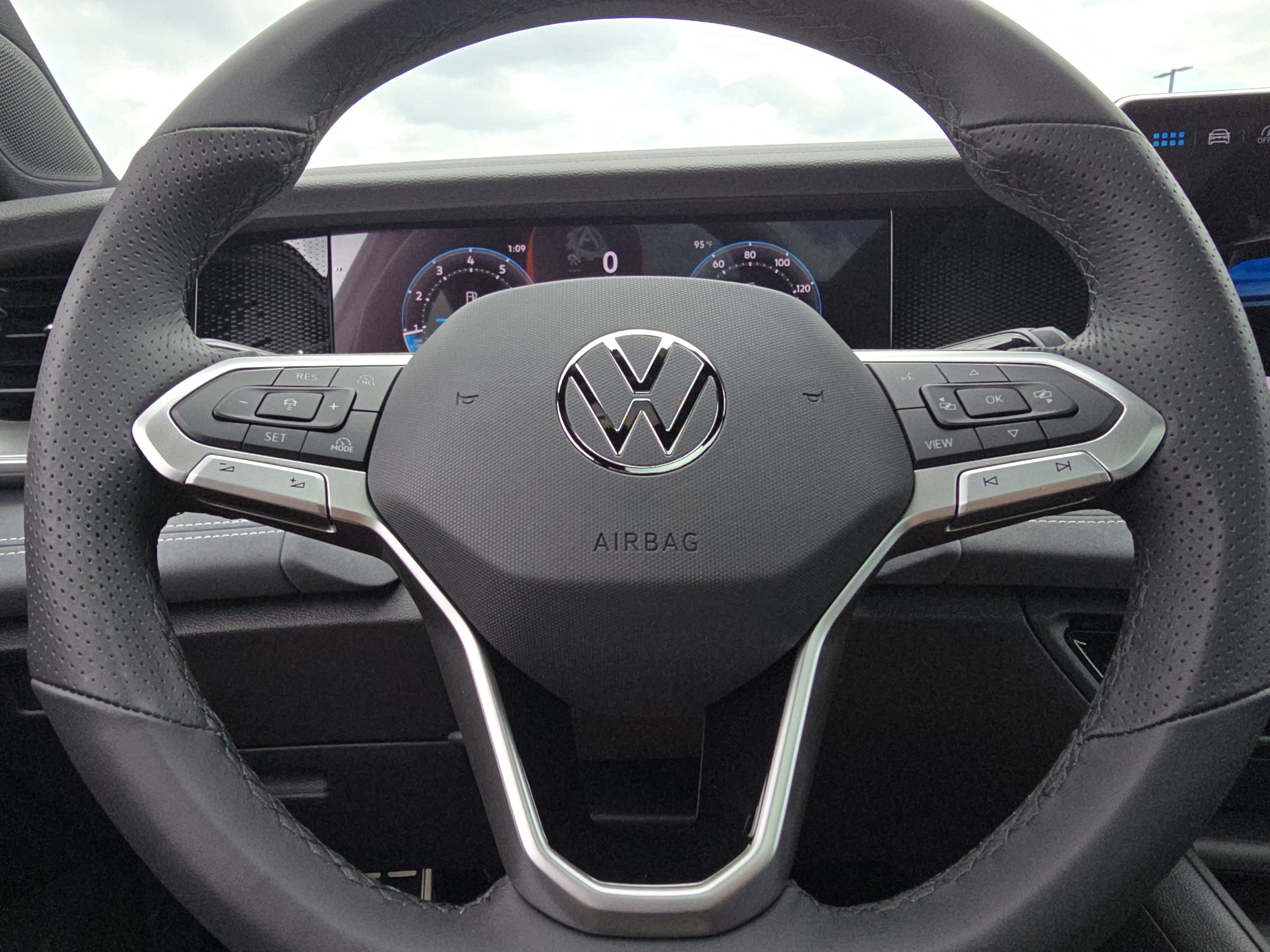 New 2026 Volkswagen Tiguan SE R-Line AWD/4WD image 22