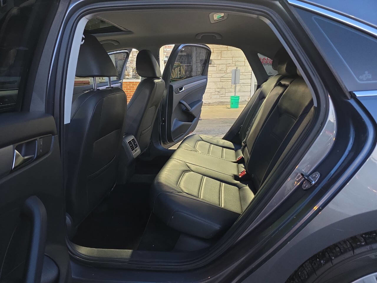 Used 2014 Volkswagen Passat TDI SE image 17