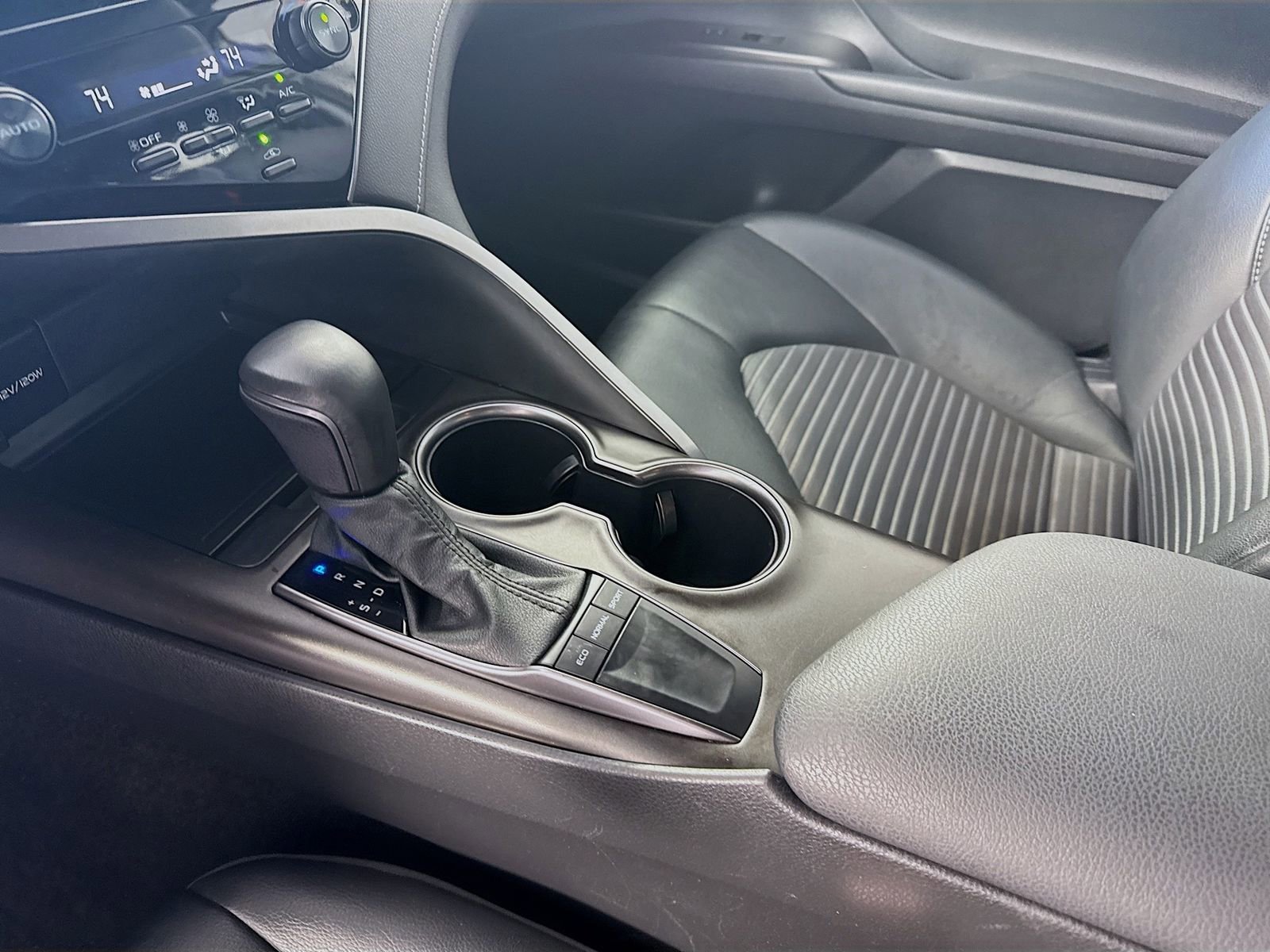 Used 2024 Toyota Camry SE FWD image 9