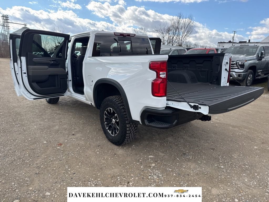 Used 2025 Chevrolet Silverado 1500 ZR2 w/ Technology Package image 31