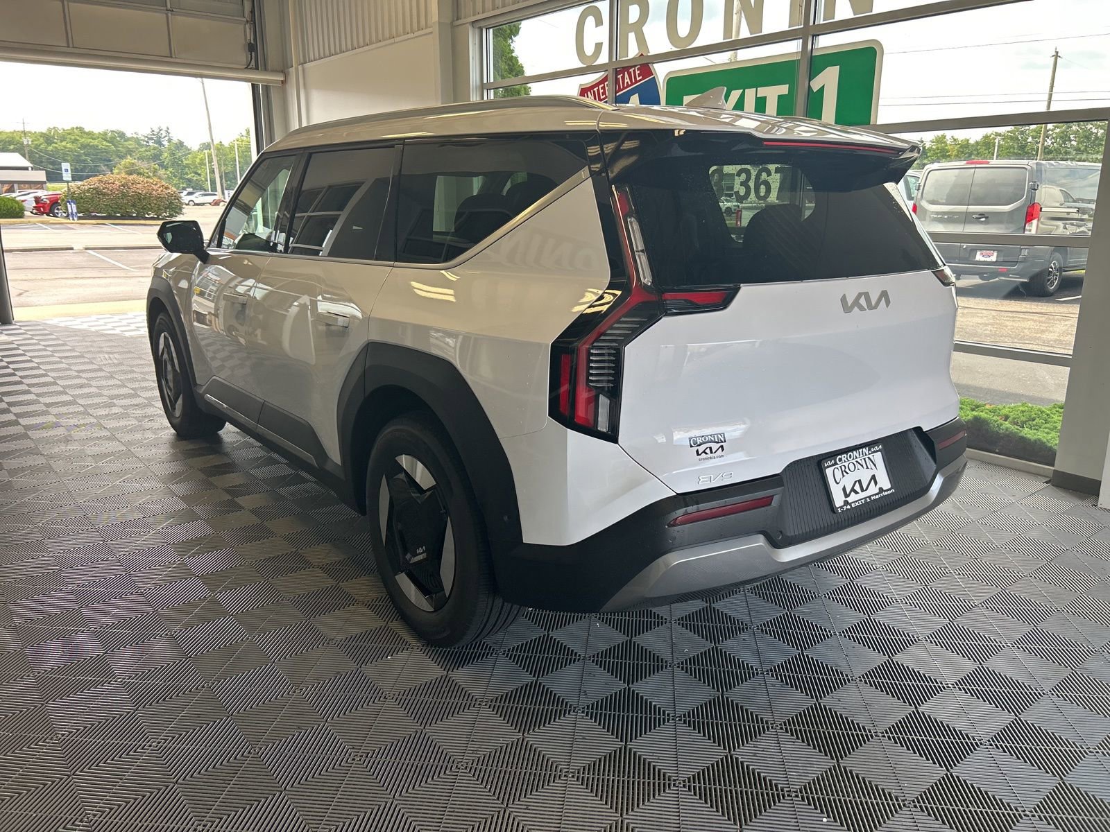 New 2026 Kia EV9 Wind image 4