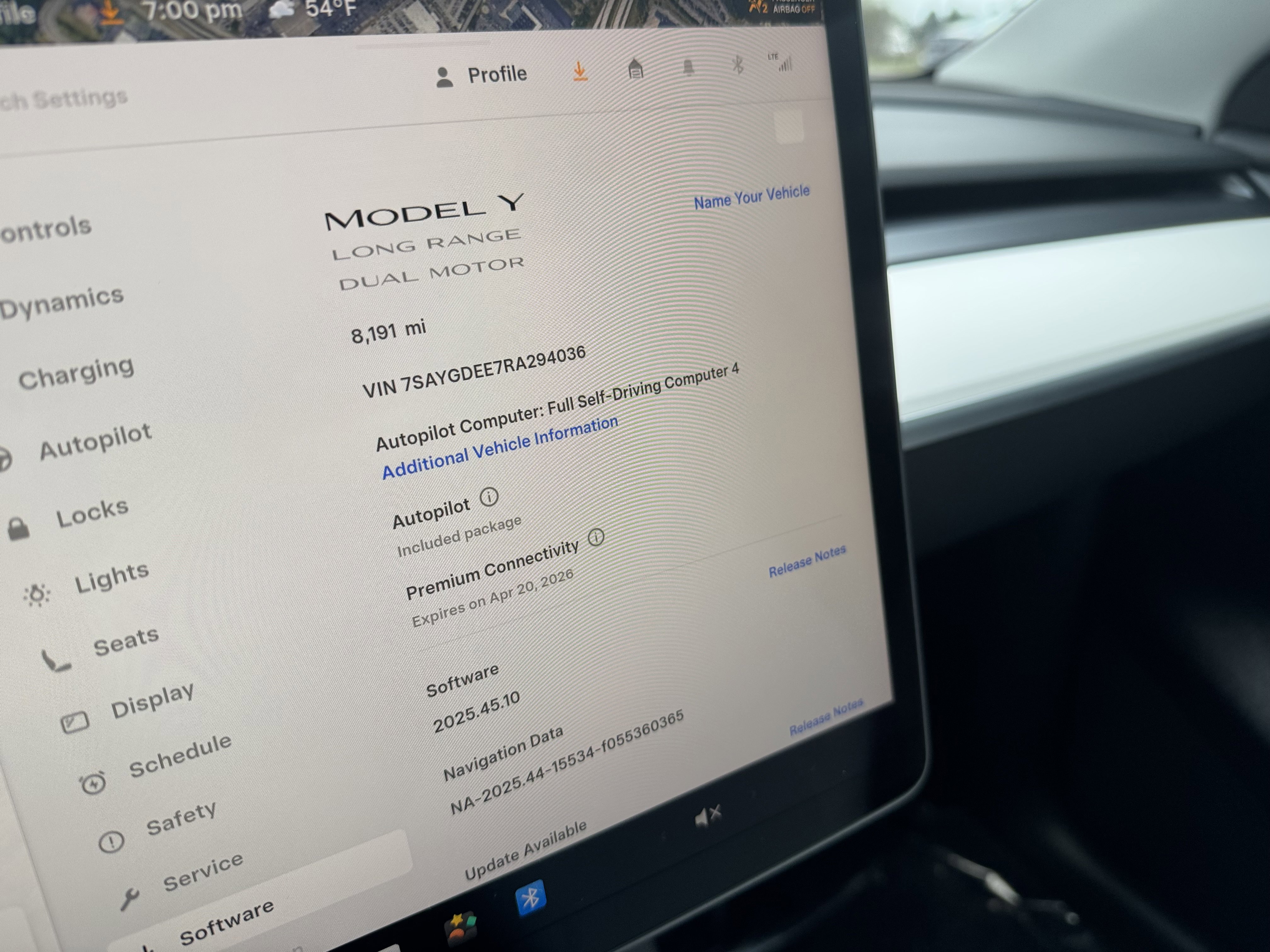 Used 2024 Tesla Model Y Long Range AWD/4WD image 32