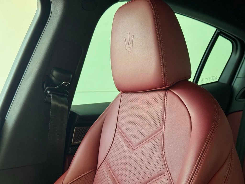 Used 2024 Maserati Grecale Trofeo image 16