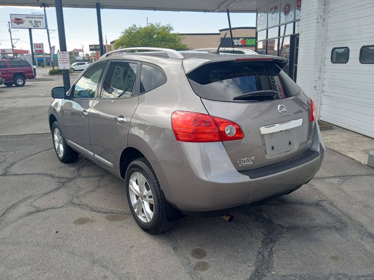 Used 2015 Nissan Rogue S w/ Convenience Package AWD/4WD image 4