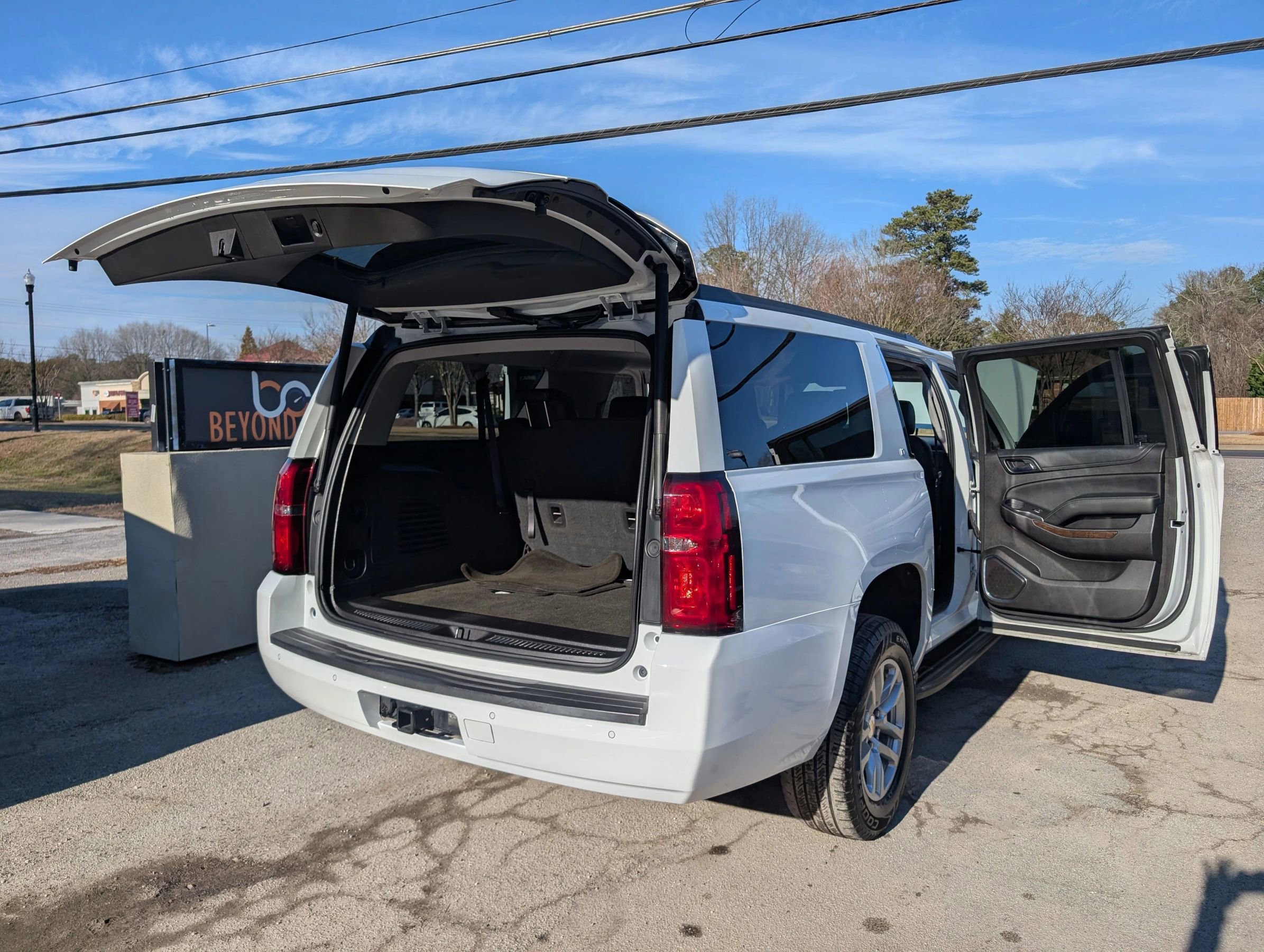 Used 2016 Chevrolet Suburban LT image 13