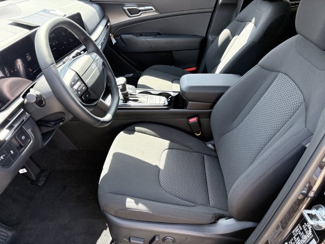 New 2026 Kia Sportage LX w/ LX Convenience Package FWD image 8