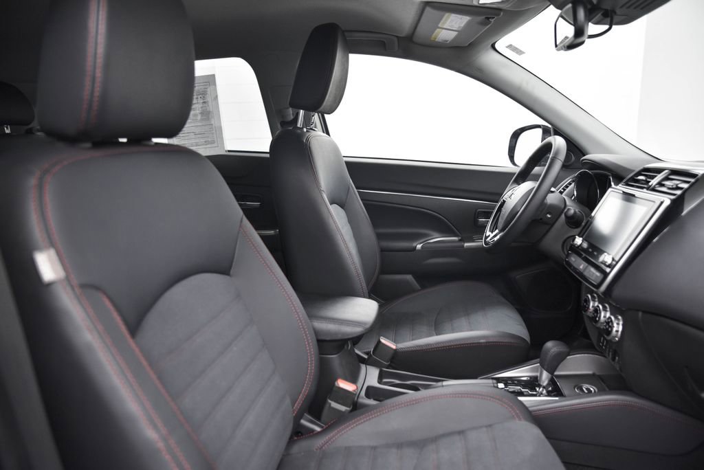 Used 2025 Mitsubishi Outlander Sport SE image 17