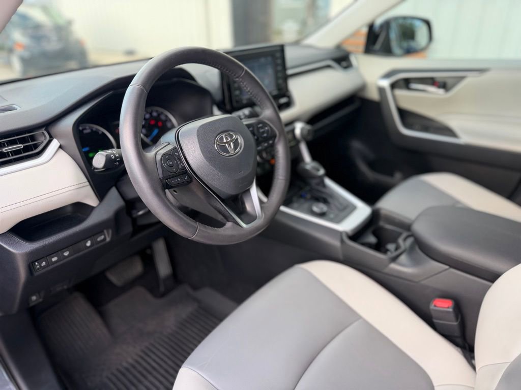 Used 2021 Toyota RAV4 XLE Premium AWD/4WD image 14