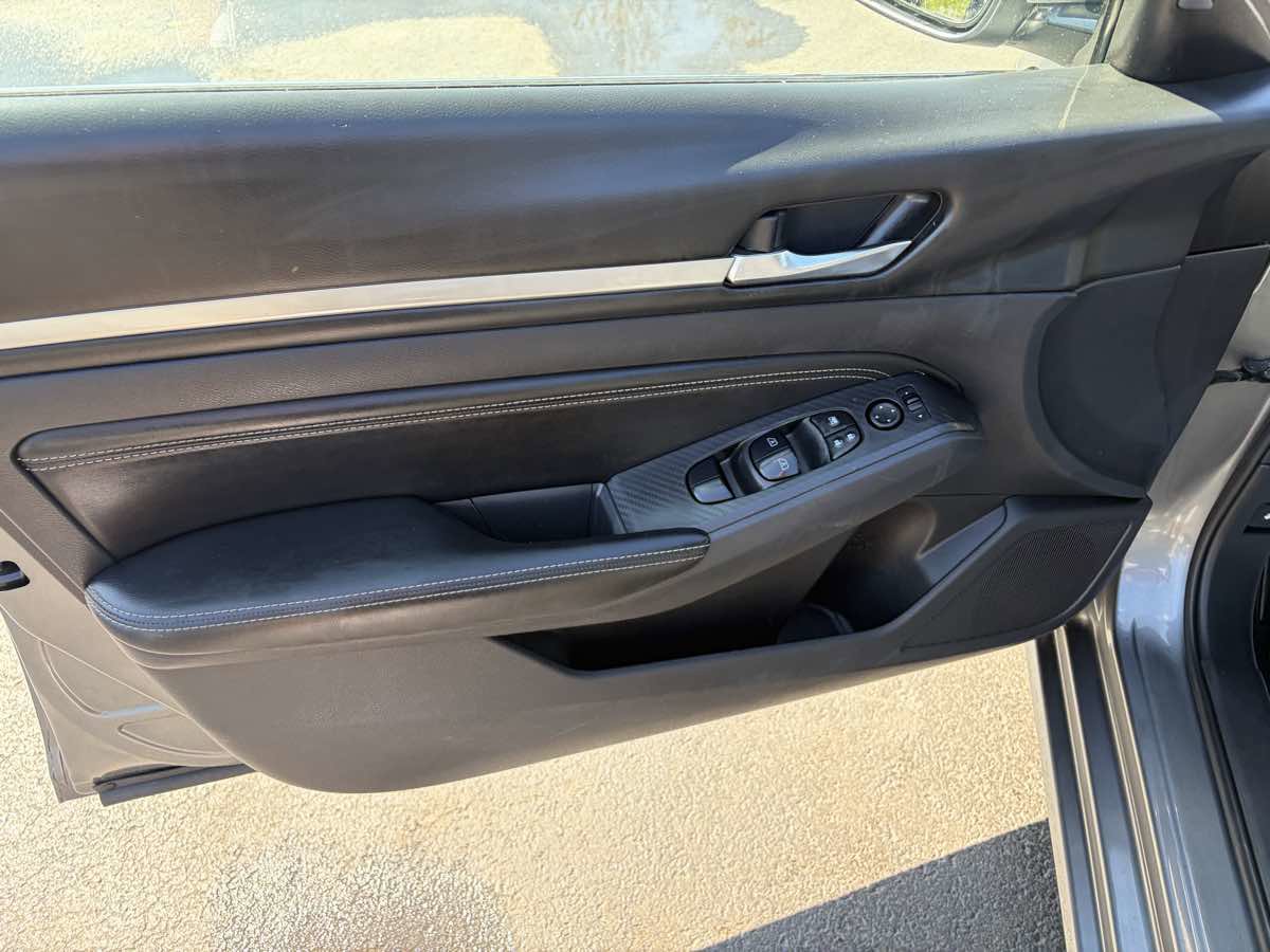 Used 2019 Nissan Altima 2.5 SV FWD image 16