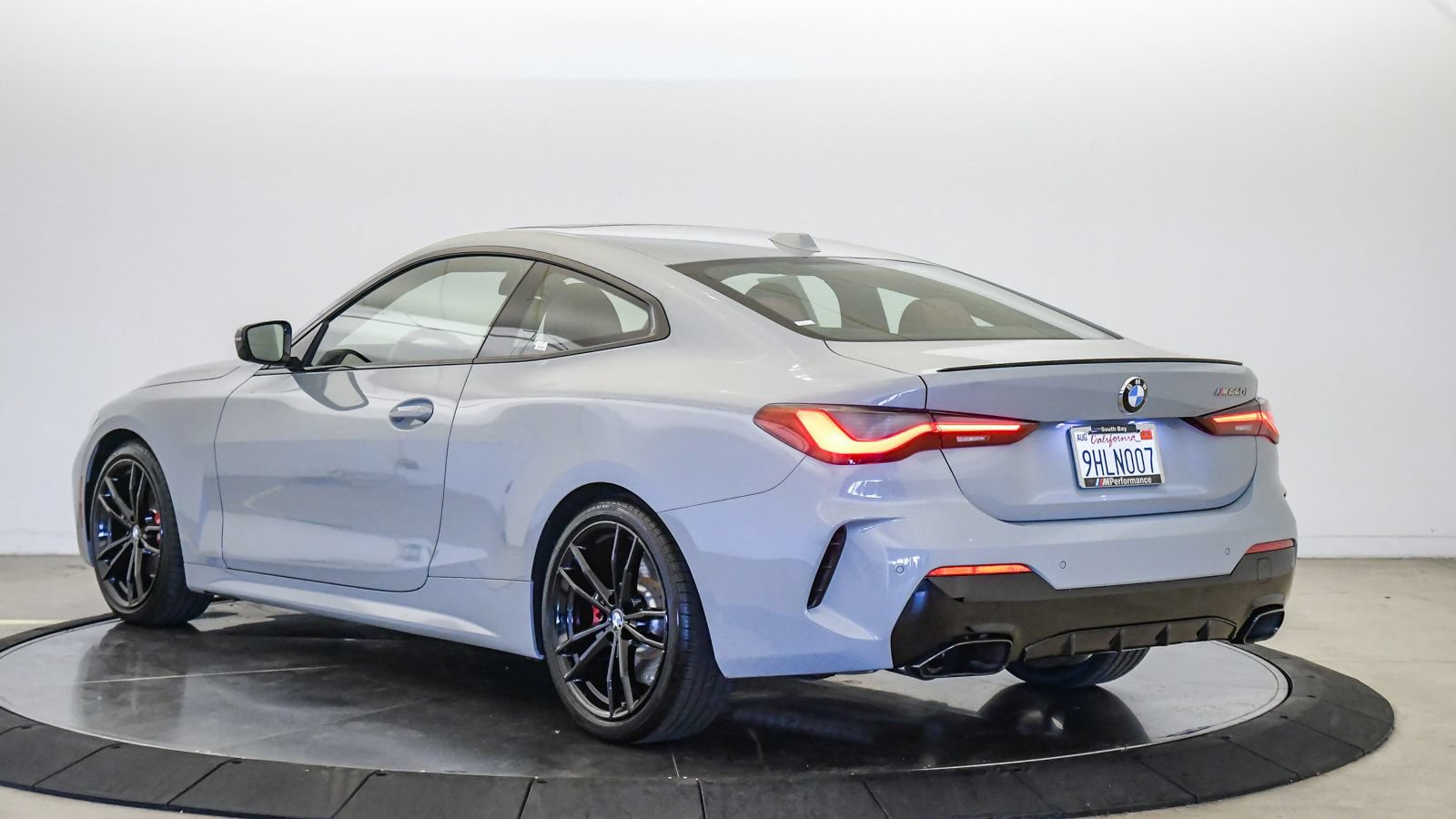 Used 2024 BMW M440i Coupe w/ Premium Package RWD image 2