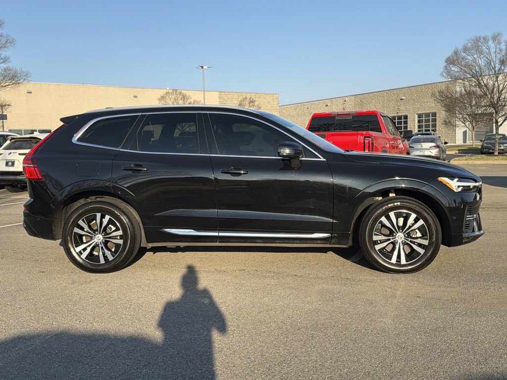Used 2022 Volvo XC60 T8 Inscription image 2