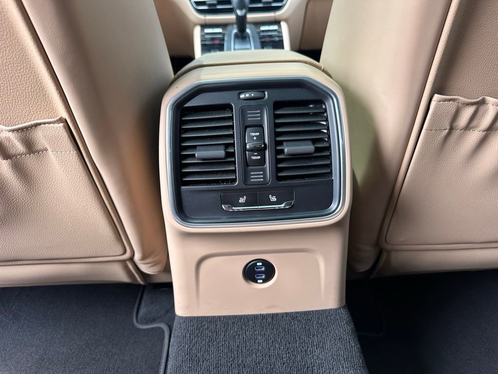 Certified 2023 Porsche Macan AWD/4WD image 37