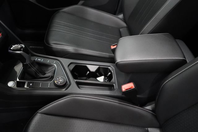 Used 2022 Volkswagen Tiguan SE w/ Panoramic Sunroof Package image 41