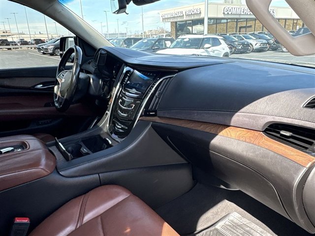 Used 2017 Cadillac Escalade Luxury image 28