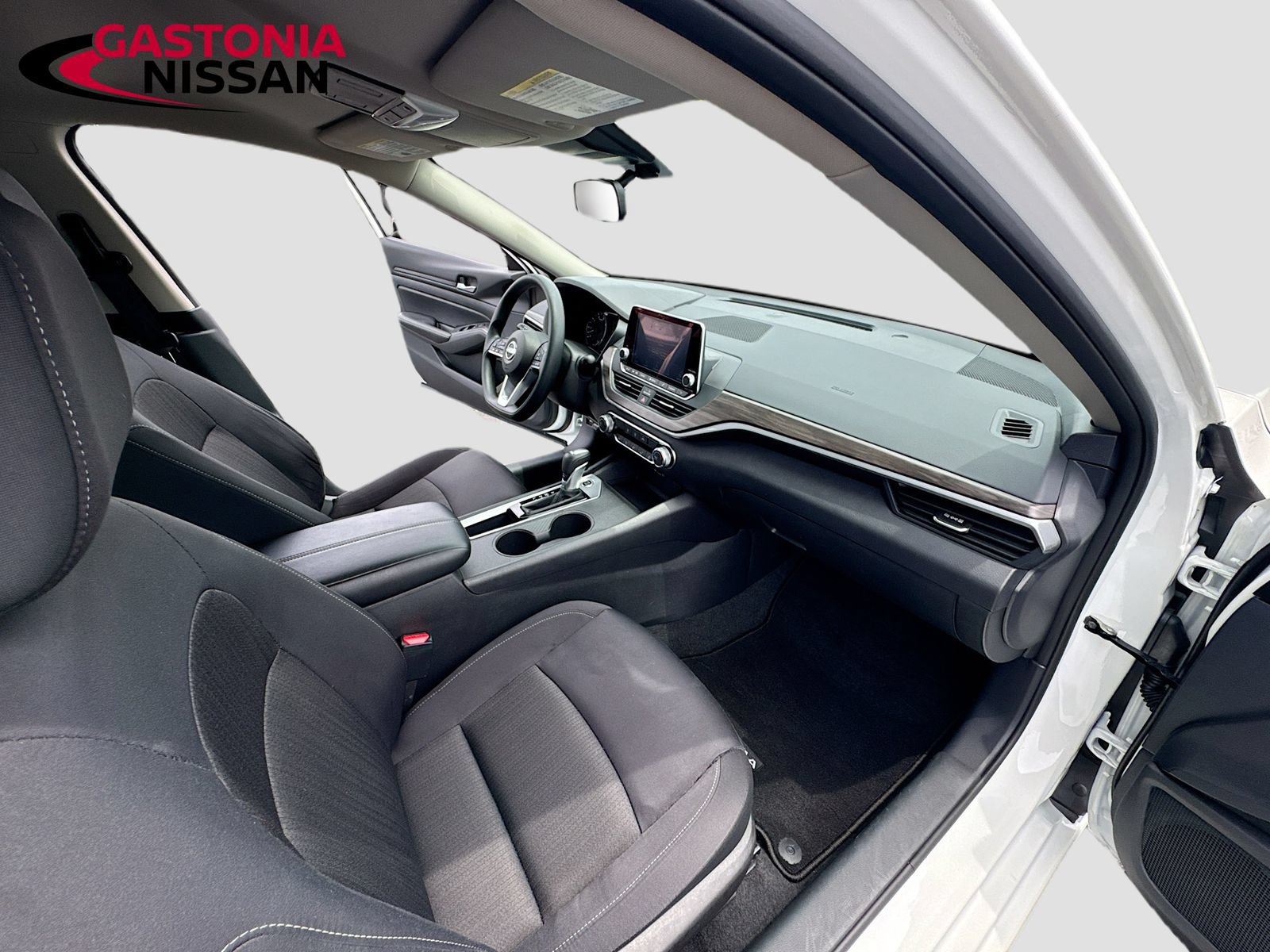 Used 2025 Nissan Altima 2.5 SV FWD image 36