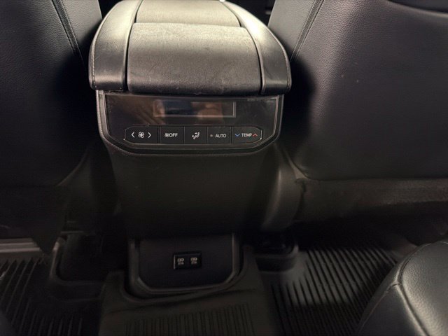 Used 2021 Toyota Highlander XLE AWD/4WD image 28