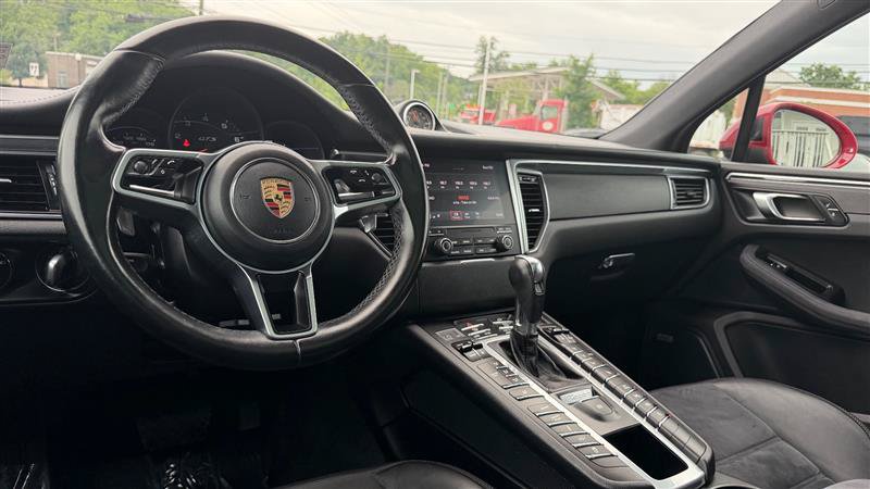 Used 2017 Porsche Macan GTS AWD/4WD image 26