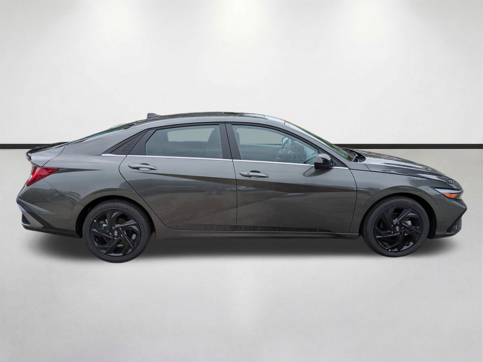 New 2026 Hyundai Elantra SEL Sport Premium FWD image 3