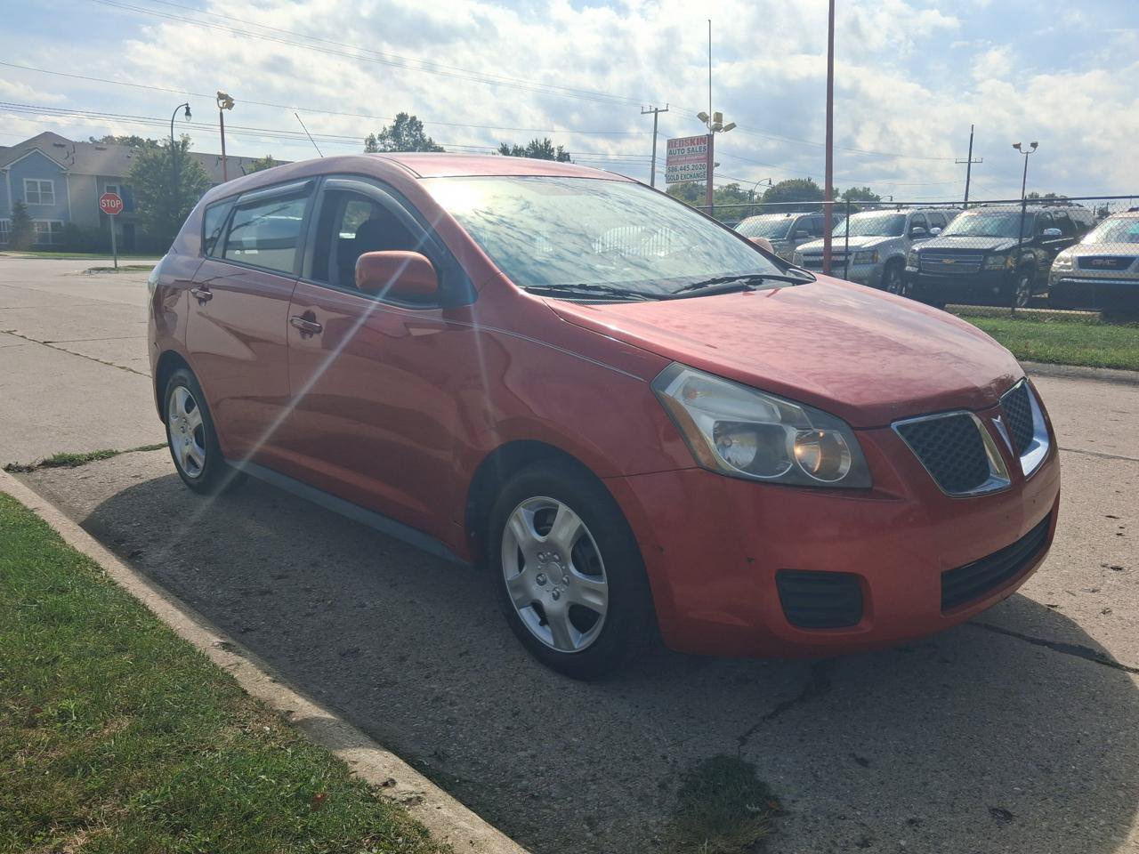 Used 2010 Pontiac Vibe w/ Preferred Package FWD image 1