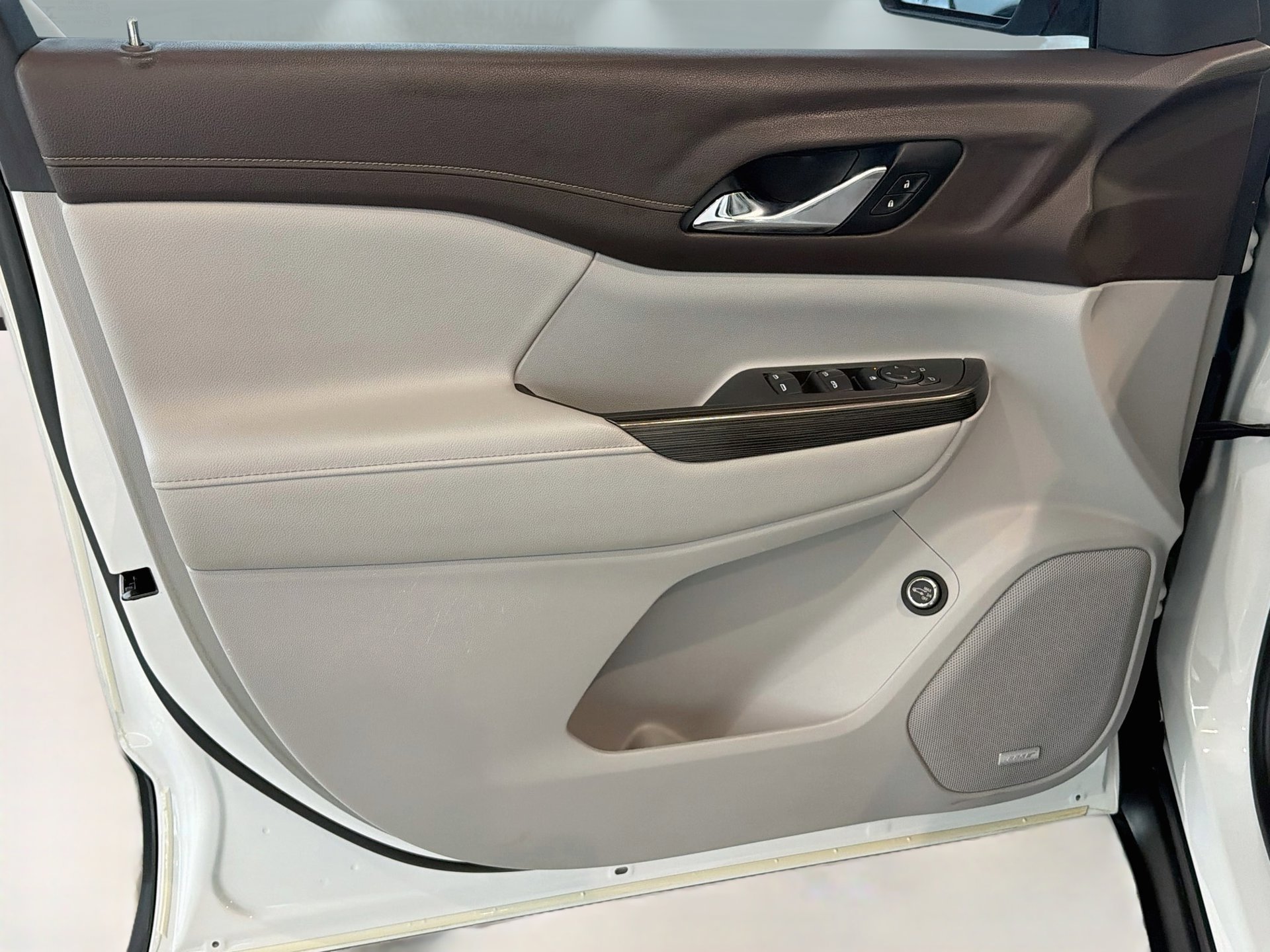 Used 2020 GMC Acadia SLT FWD image 21