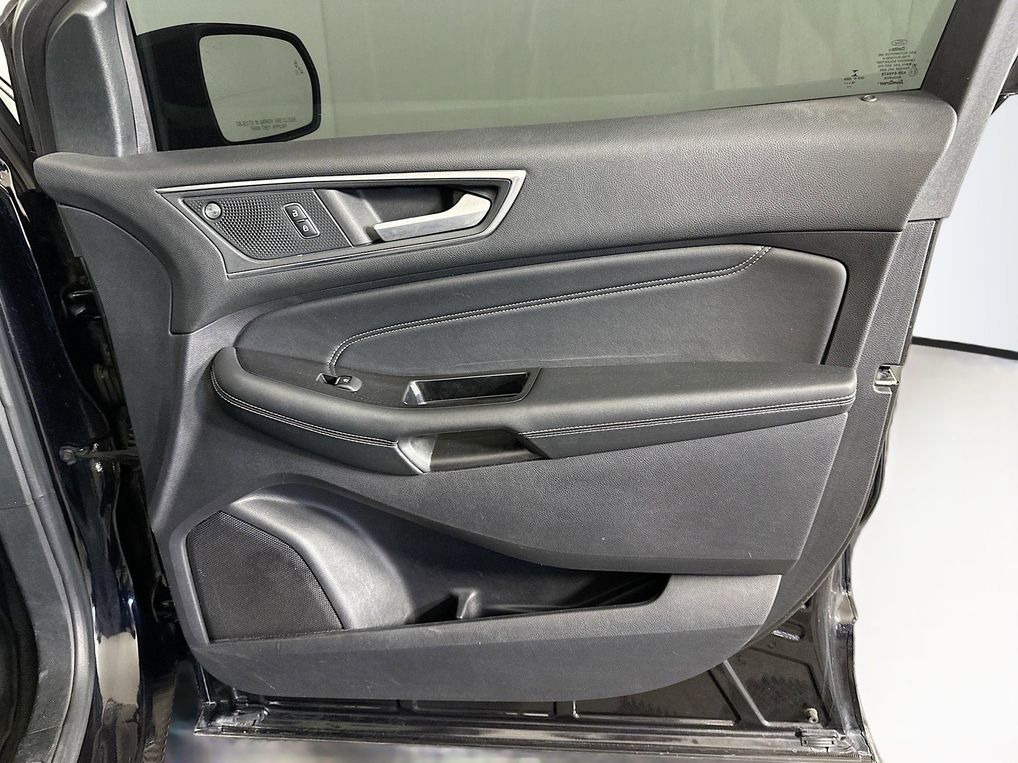Used 2019 Ford Edge Titanium w/ Equipment Group 301A AWD/4WD image 34