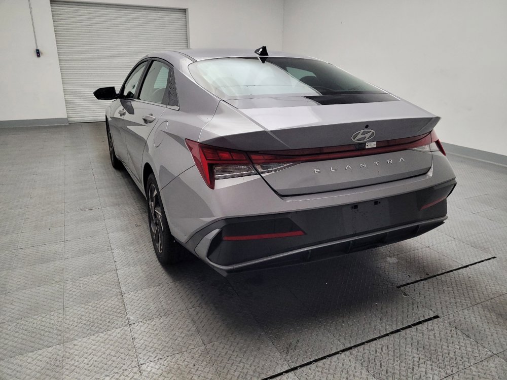 Used 2025 Hyundai Elantra SEL image 6