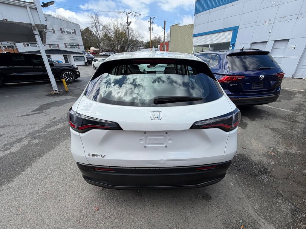 Used 2025 Honda HR-V LX image 4