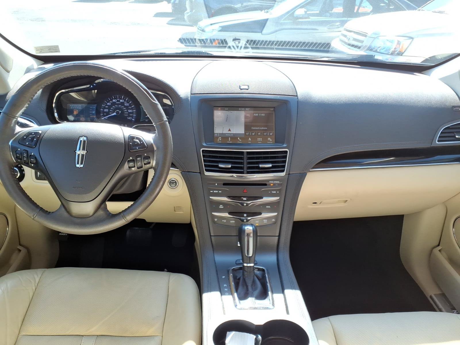 Used 2019 Lincoln MKT AWD image 7