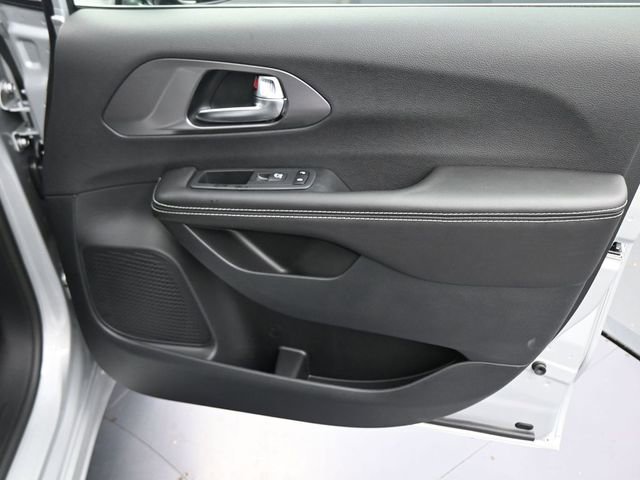 New 2026 Chrysler Pacifica Select image 36