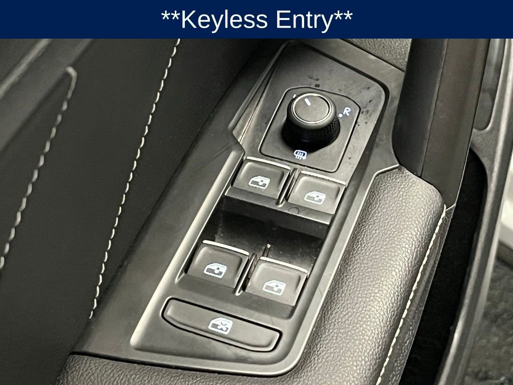 Certified 2022 Volkswagen Tiguan SE R-Line image 17