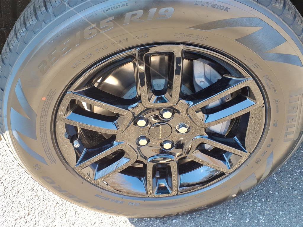 New 2026 Land Rover Defender 110 X-Dynamic SE image 9